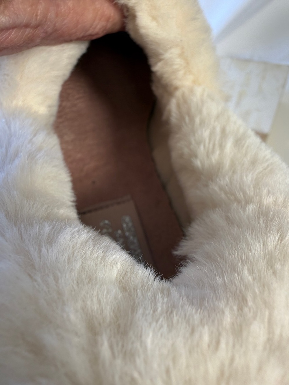 Skechers comfortable cozy slipper shoe in pink with white fur size 10 - Picture 16 of 16